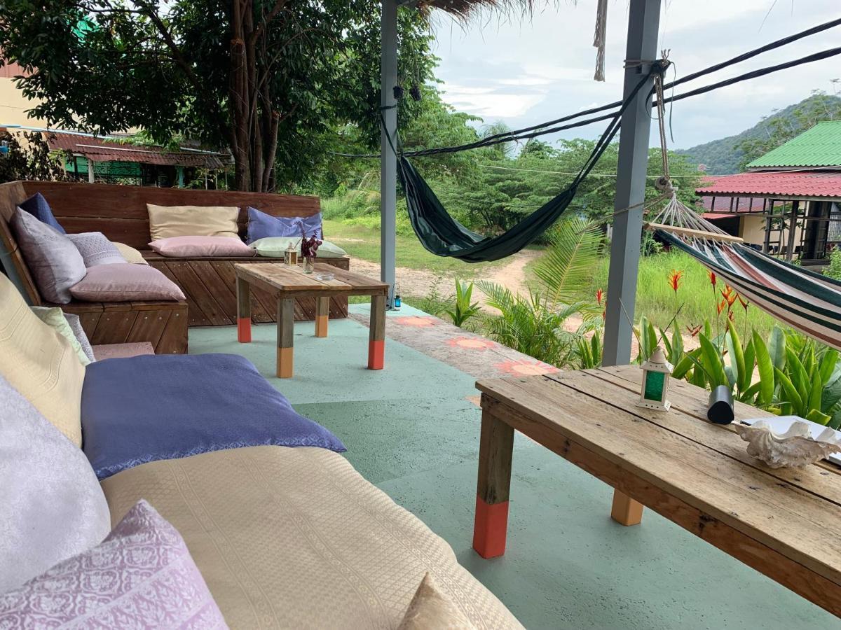 Dahlia Guesthouse 코롱 산로엠 외부 사진